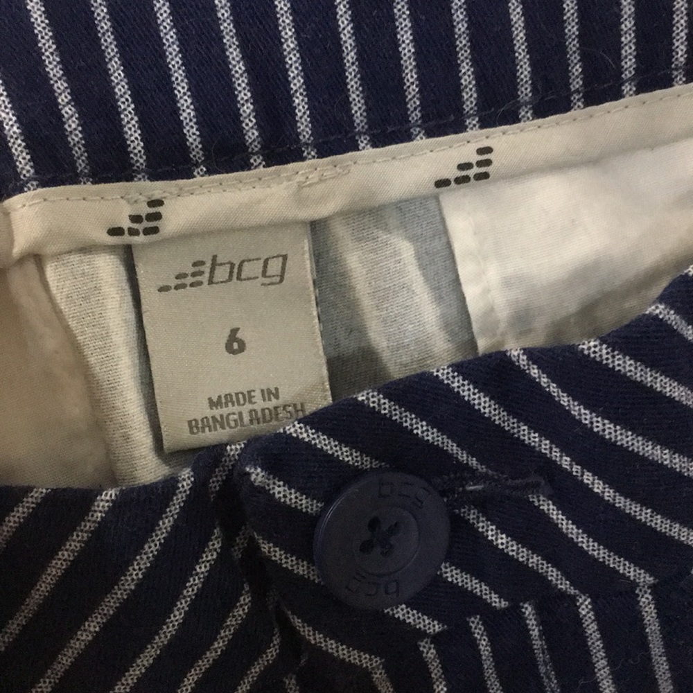 NWT! bcg Brand. Navy Striped Shorts. Size 6. - Picture 3 of 4